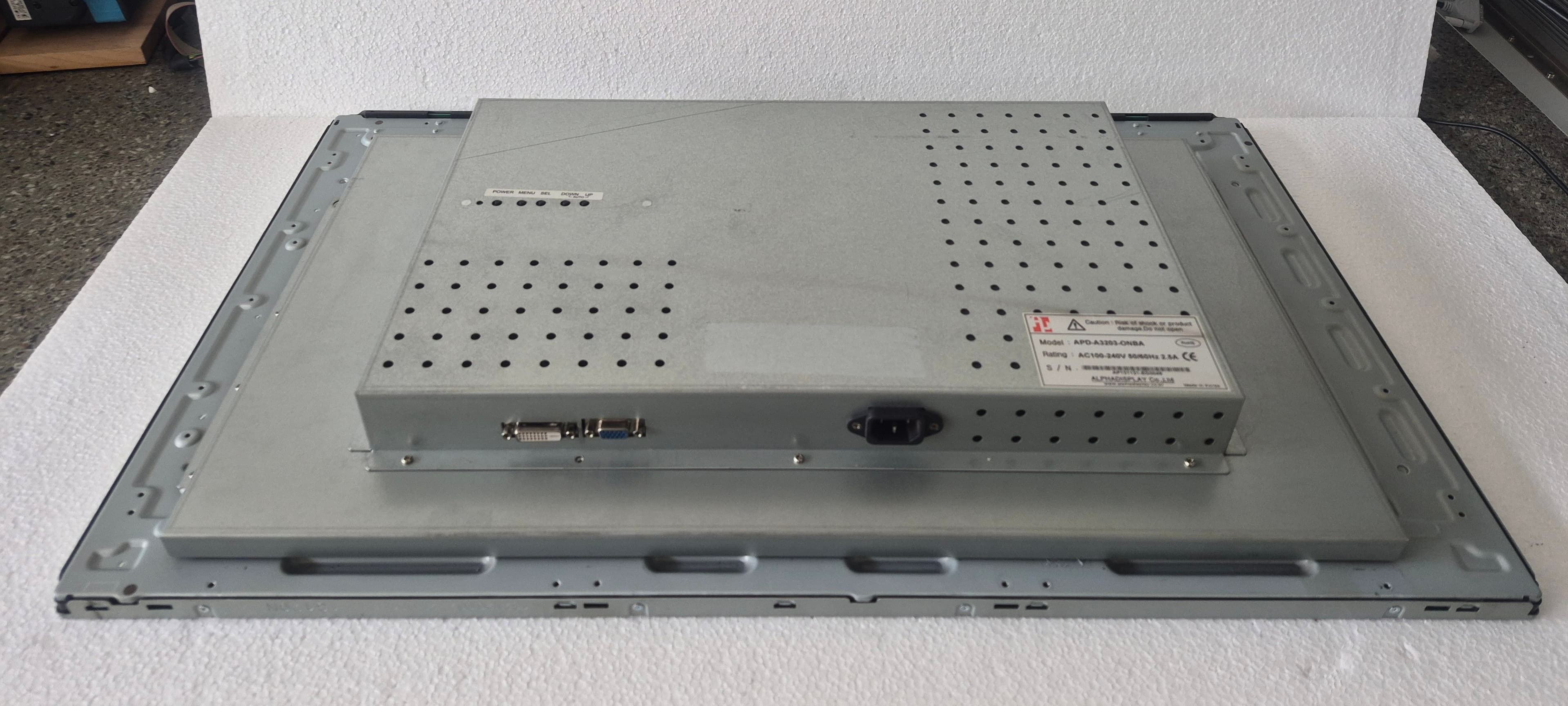 Monitor 32" EGT slika 2