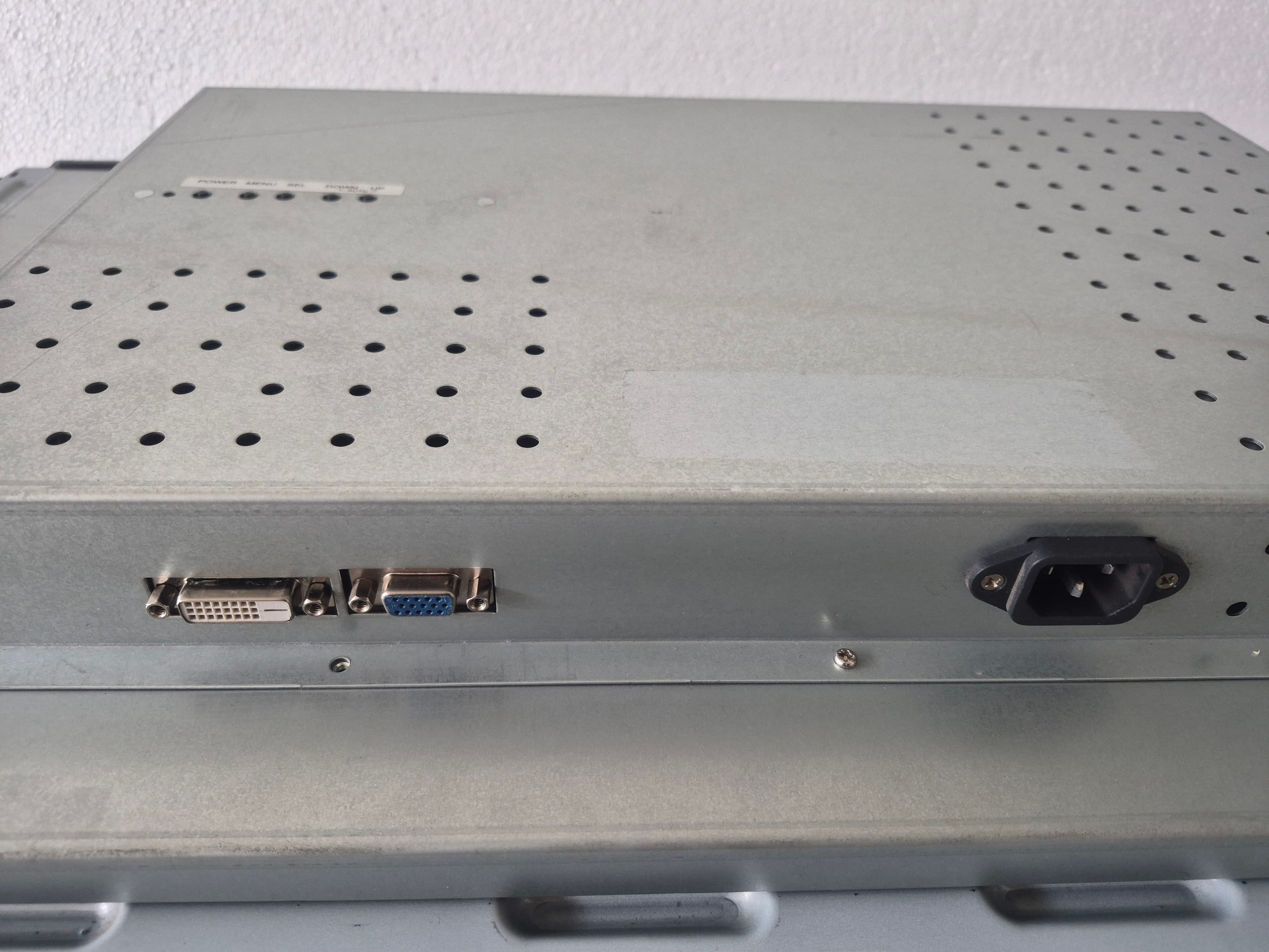 Monitor 32" EGT slika 3